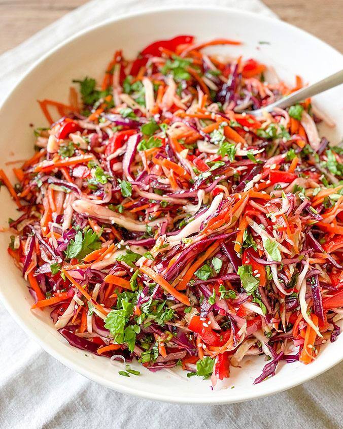 Салат из корневых овощей ( свекла, морковь, капуста )