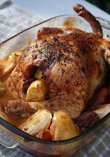 Курочка целиком с картофелем