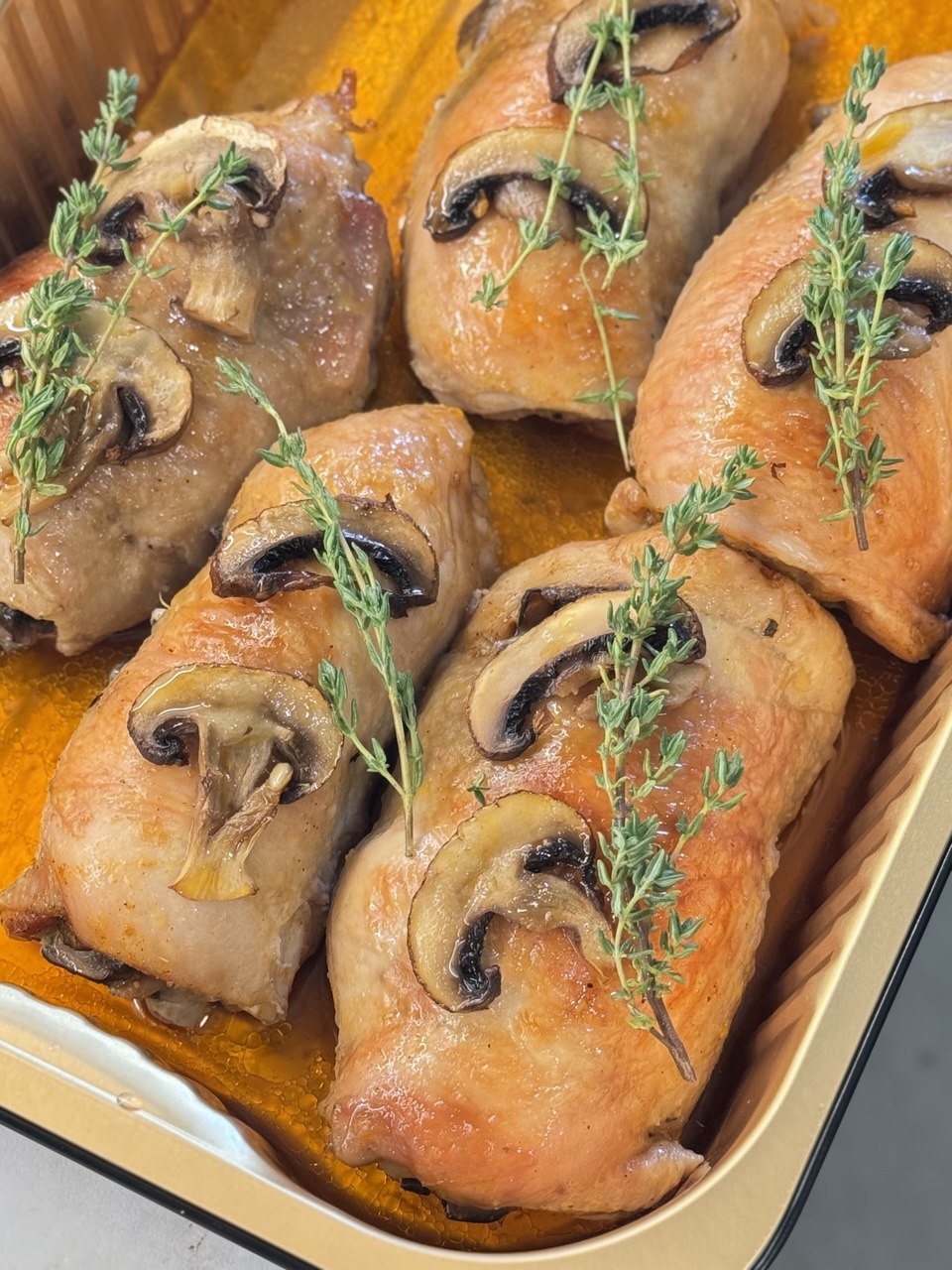 Рулеты из куриного бедра с грибами