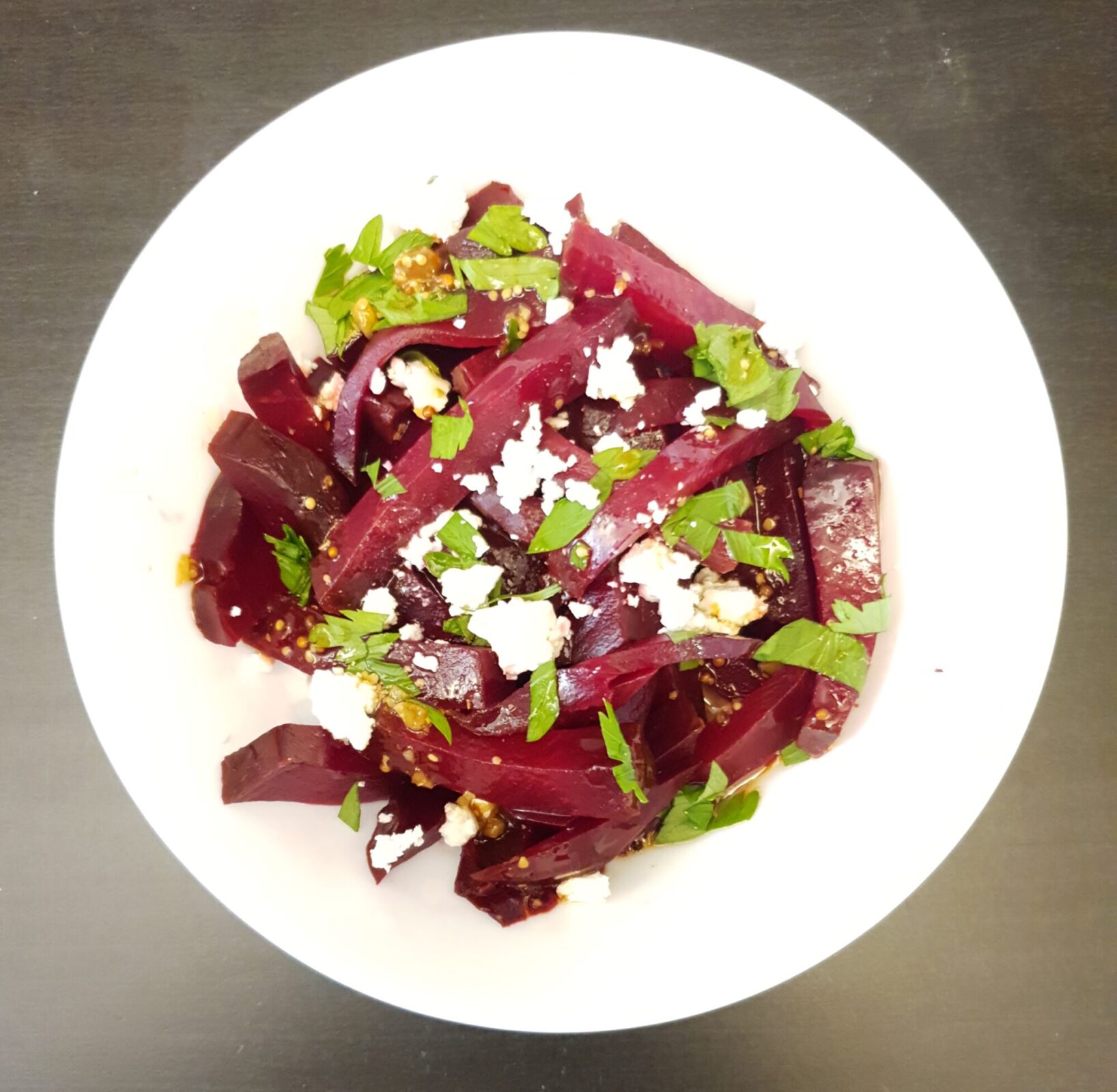 Свекла в маринаде с чесноком и зеленью